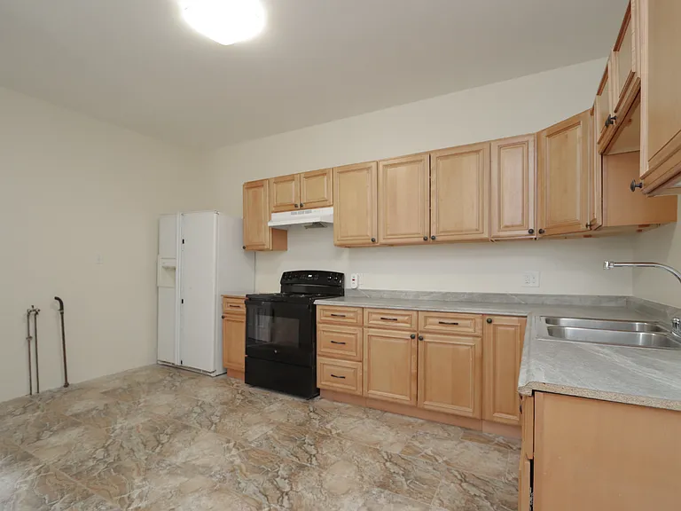 1851 Northampton St #1L — Photo 16