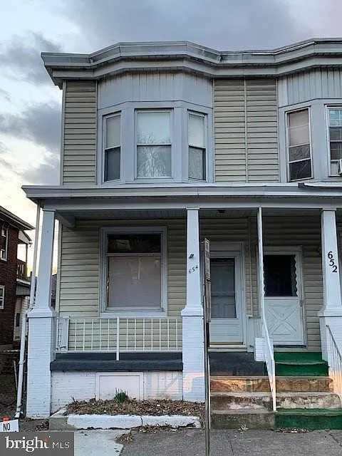 654 S 2nd St photo 1