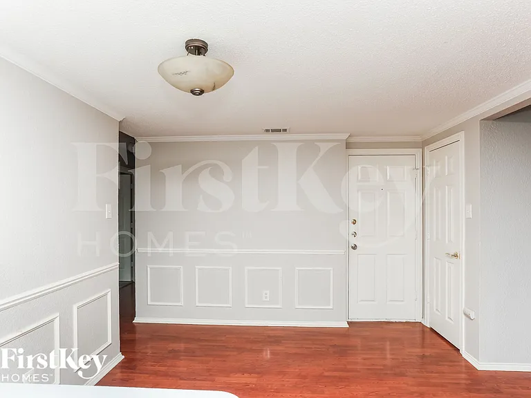 5902 Silverpoint Ct — Photo 5