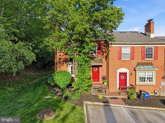 3rd image of 629 Coates Ln