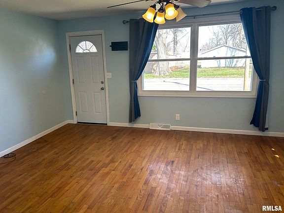 2nd image of 1010 E Esther St