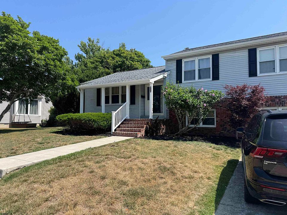 1st image of 213 Surrey Ave