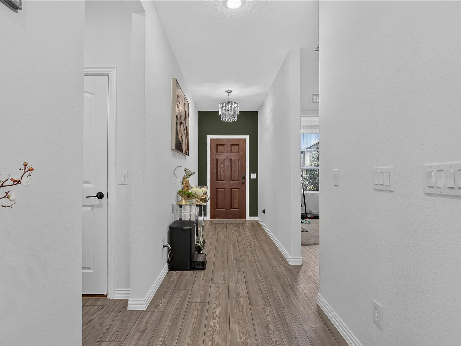 5 bed, 2726 sqft, $3,200 — Photo 2