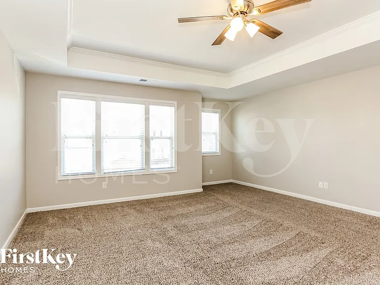 3940 Lake Breeze Dr — Photo 9