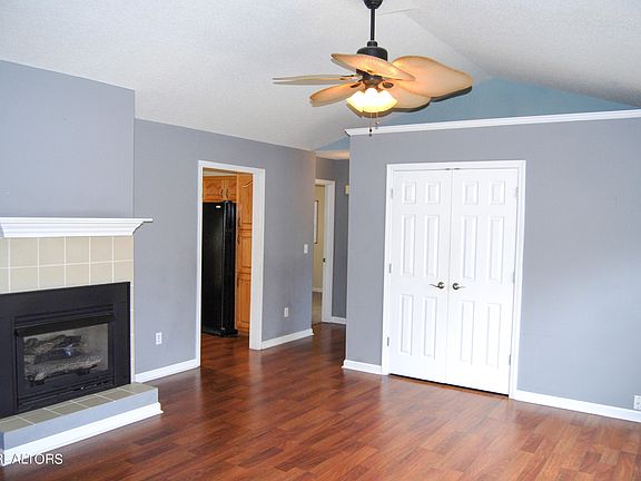 4th image of 537 Camelia Dr