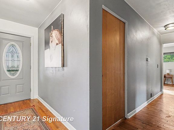 5th image of 886 W Walnut St