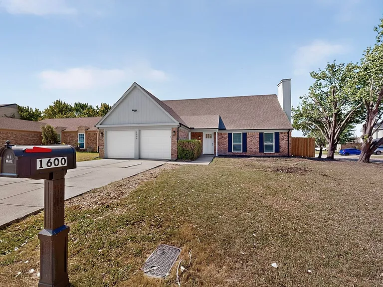 1600 Crimson Ct — Photo 6