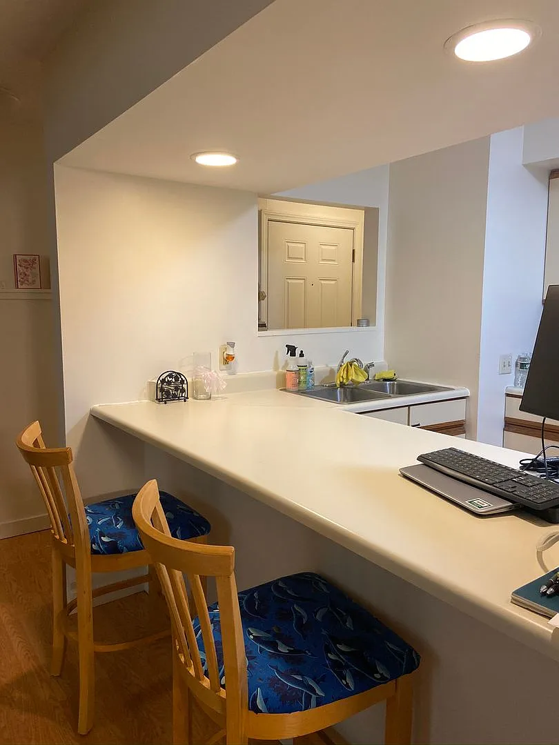 One bedroom condo at Ivy Place — Photo 4