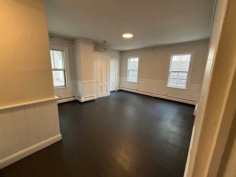 33 Washington St — Photo 2