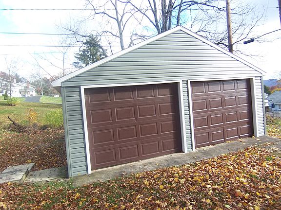 2 CAR GARAGE