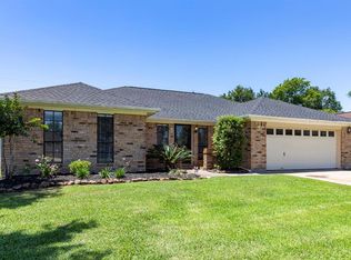 1067 Westmeadow Dr, Beaumont, TX 77706