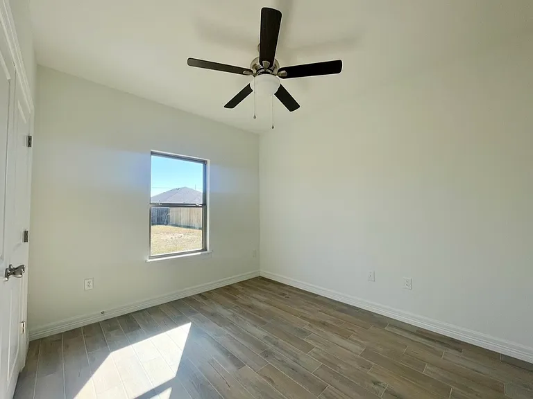 2507 Avenue G — Photo 13