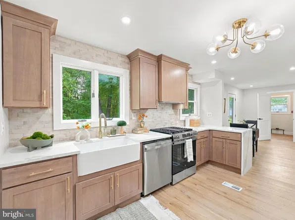 377 N Locust Ave, Marlton, NJ 08053