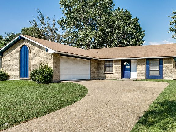 3rd image of 801 Greenbriar Dr