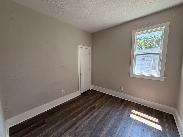 317 Eldred Ave — Photo 13