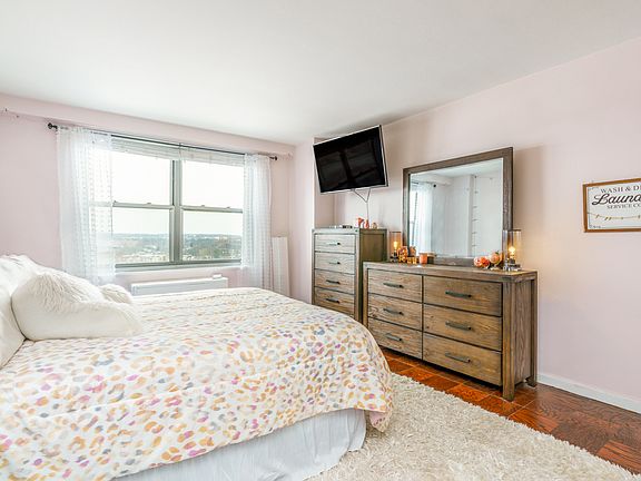 2nd image of 70-25 Yellowstone Blvd #15OO