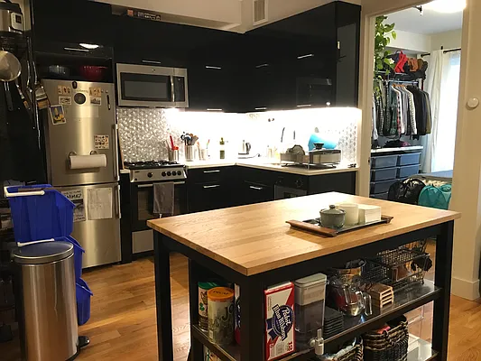 Rented by City Vista Inc | media 6