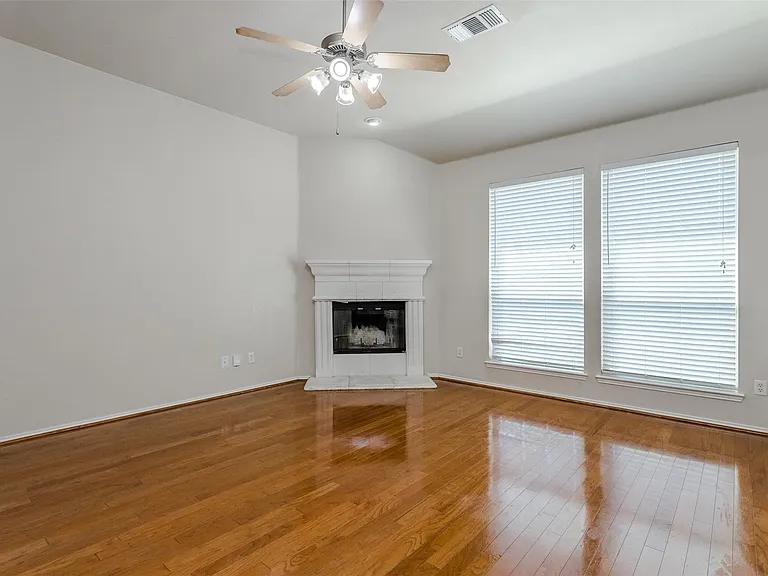 1017 Caleb St — Photo 25