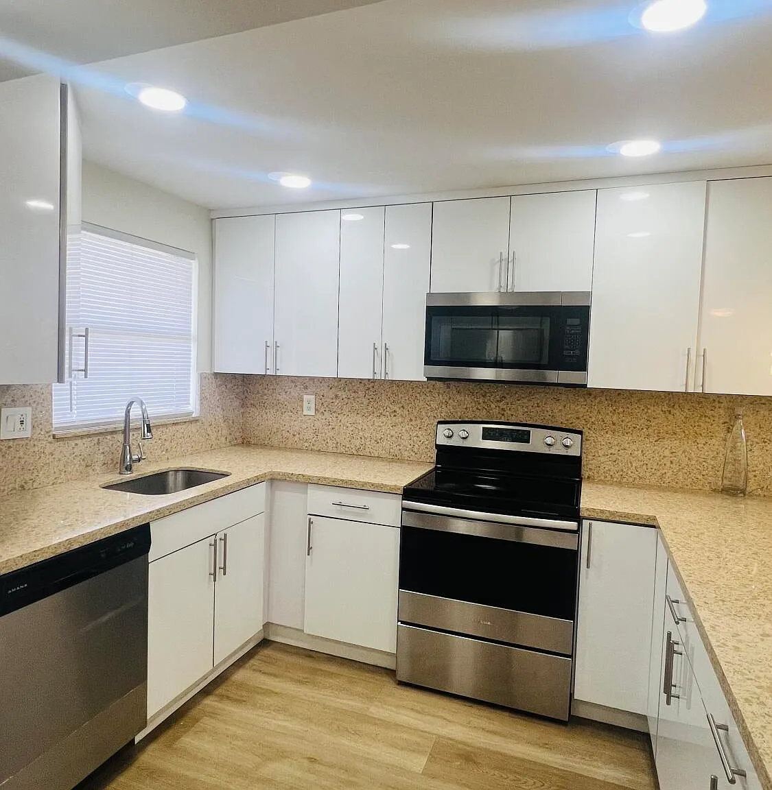 2 bed, 2.0 bath, 850 sqft, $1,875 — Photo 2