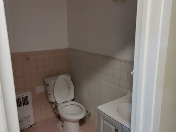 3rd image of 4216 69th St