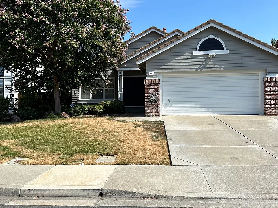 895 New Holland Dr