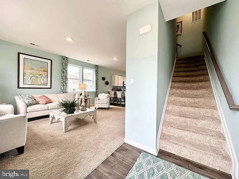 834 Derwent Ln — Photo 2