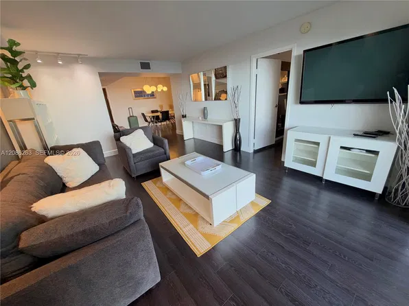 2333 Brickell Ave APT 409, Miami, FL 33129