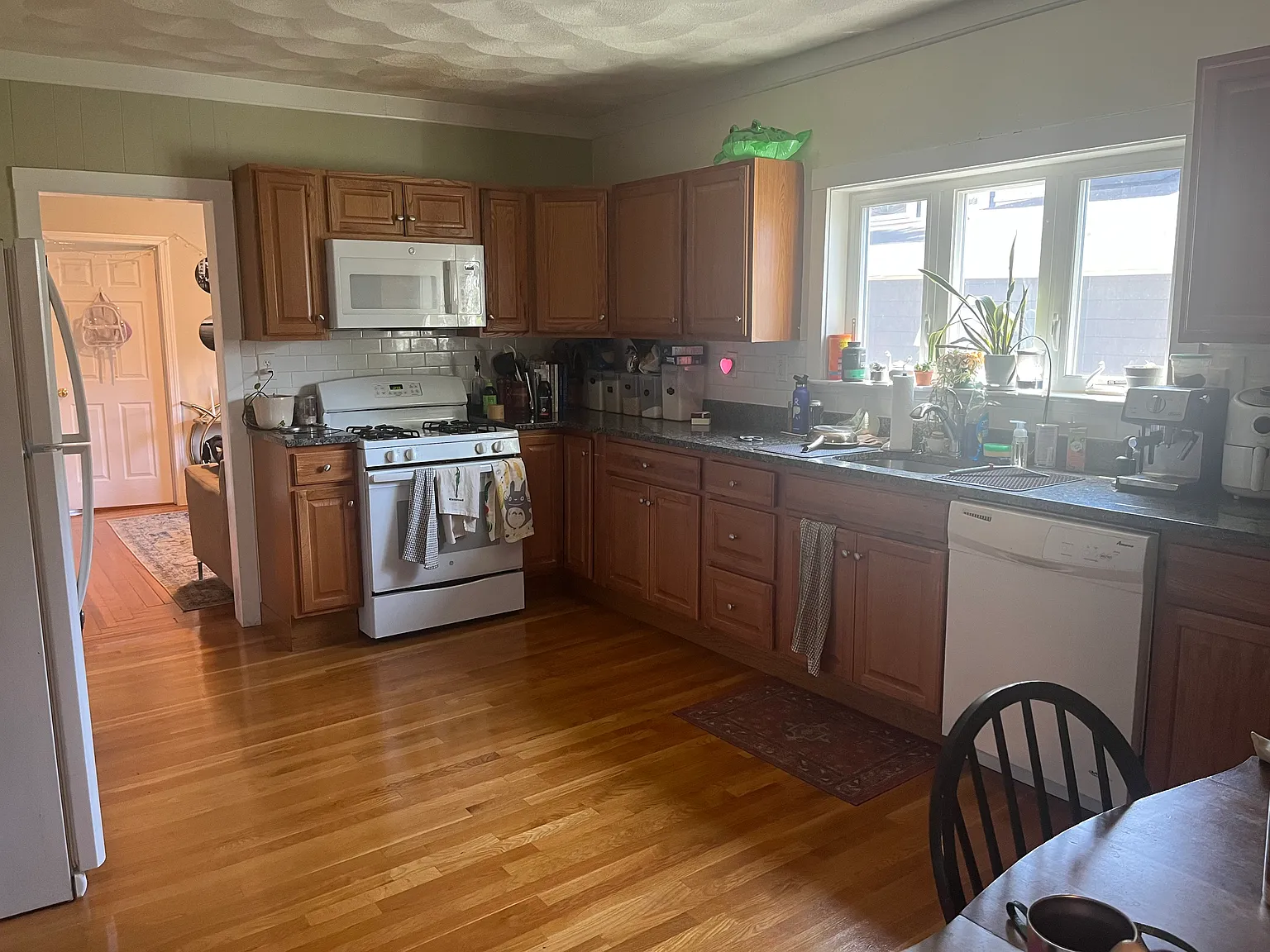 3 bed, 1200 sqft, $3,750 — Photo 2