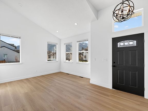 2nd image of 572 W 500 N