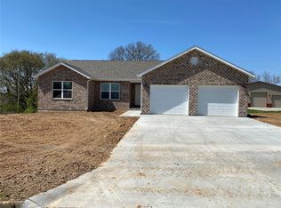 1002 Smith St, Perryville, MO 63775