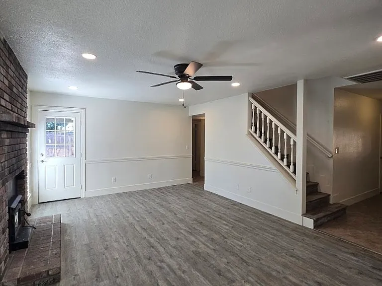 3233 Stanford Ave — Photo 9