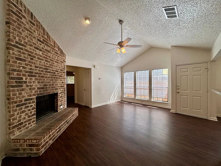 9217 Kempler Dr — Photo 1