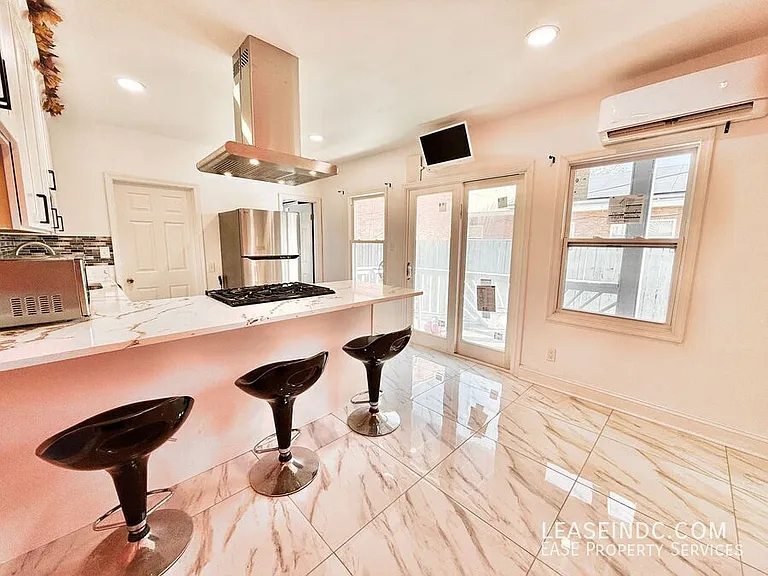 513 N St NW — Photo 10