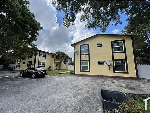 3 bed, 1300 sqft, $3,249 — Photo 3