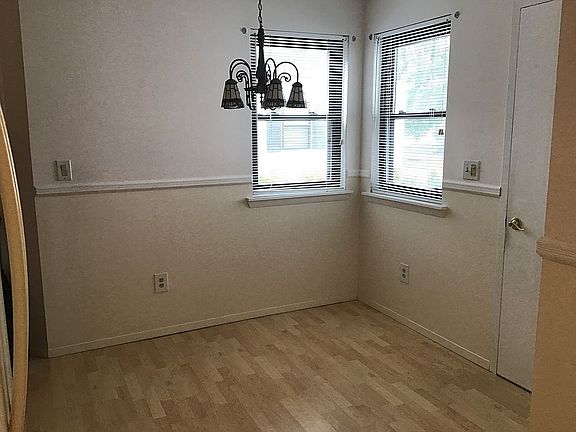 4th image of 154 Knolls Dr