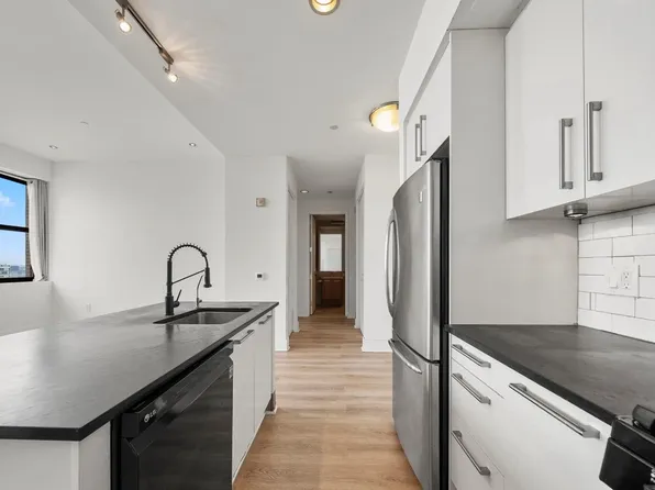 4 Beacon Way image 2 of 9