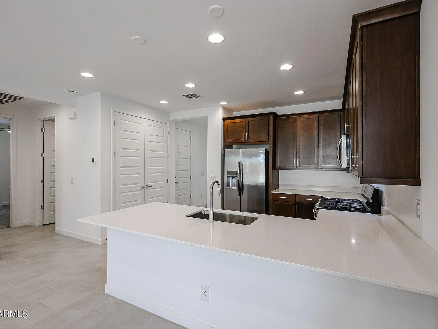 5 bed, 3.0 bath, 1953 sqft, $2,600 — Photo 3