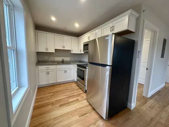 415 Danforth St Floor 3, Taunton, MA 02780