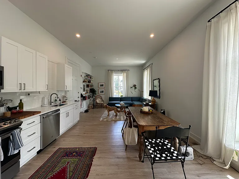 231 W Johnson Street — Photo 16