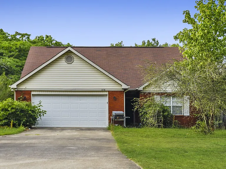 3318 Wood Dr NE — Photo 1