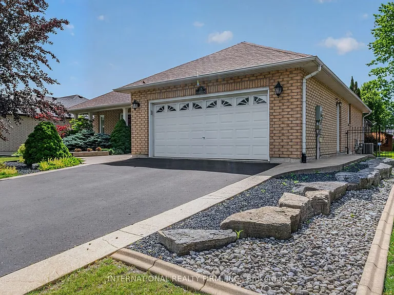 18 Sea Breeze Dr — Photo 2