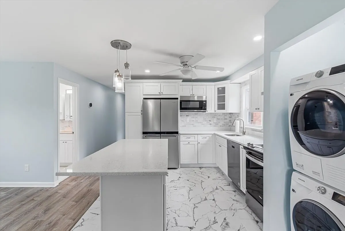 3 bed, 1155 sqft, $3,700 — Photo 4