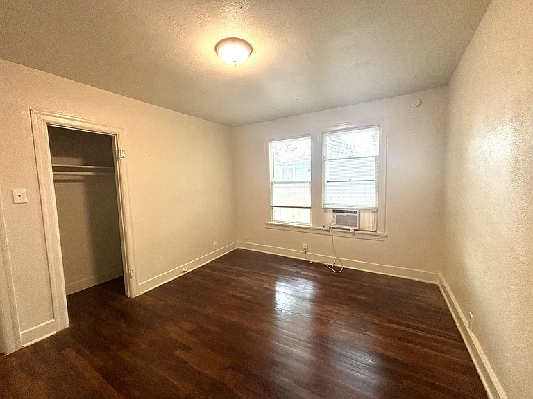 4910 Avenue H — Photo 27