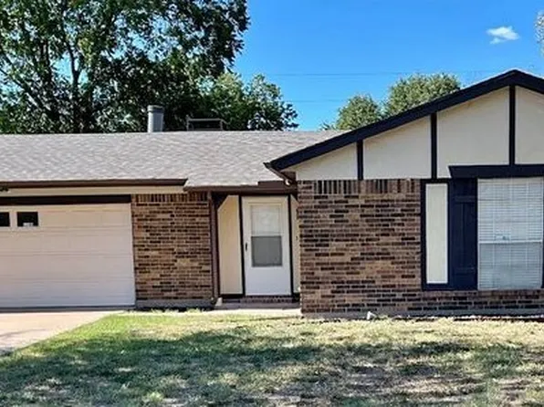 1304 Bradley Ct, Cleburne, TX 76033