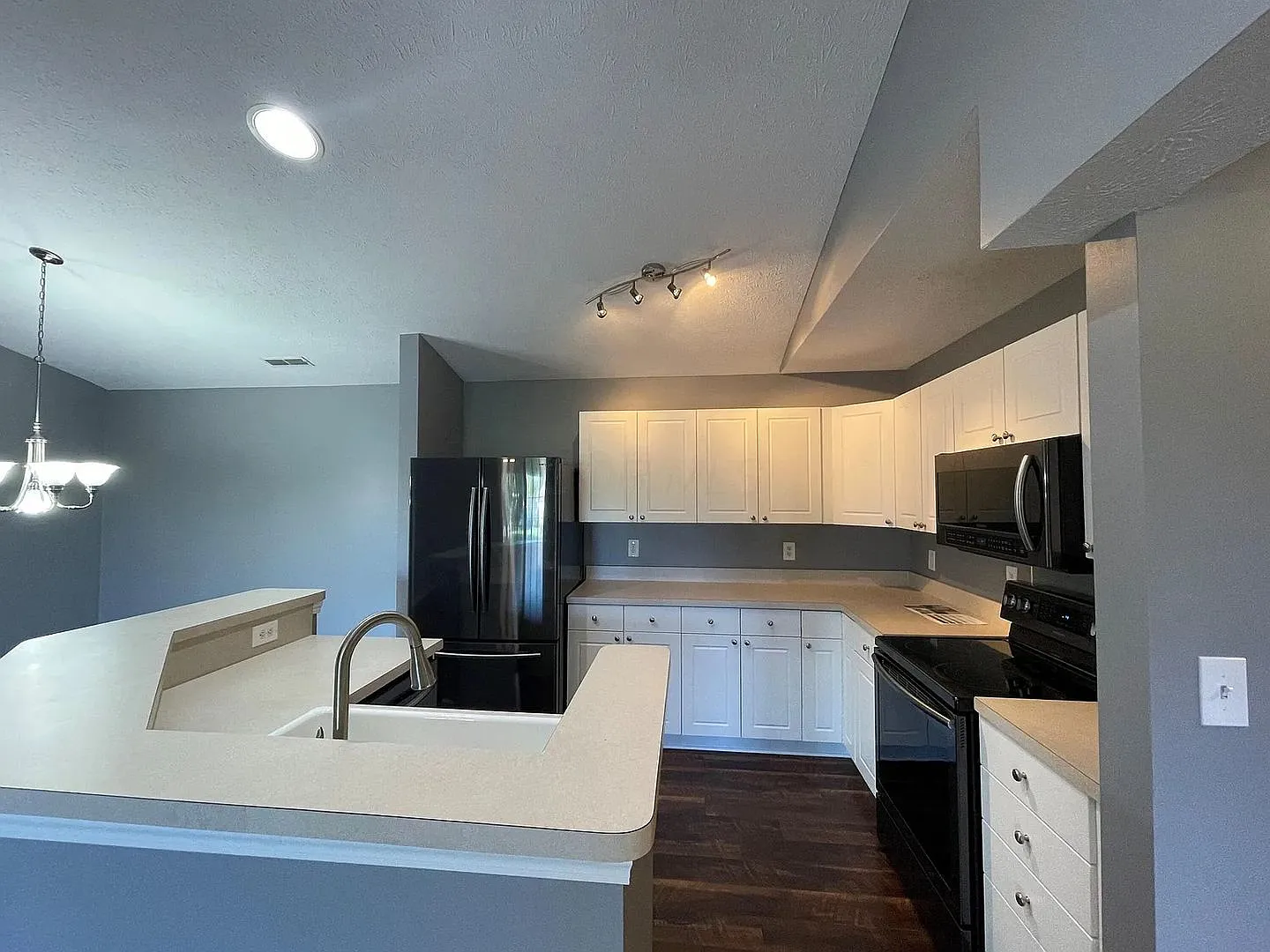 Charming 2BR Condo in Columbus — Photo 1