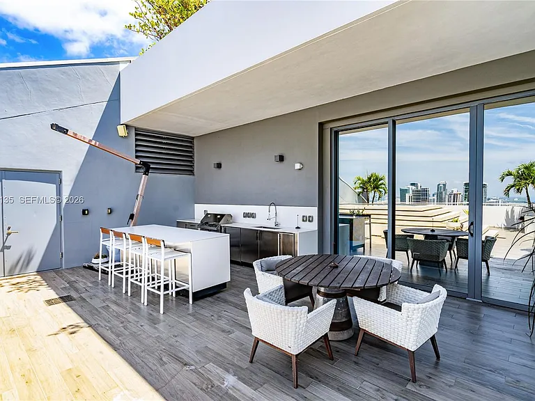 88 SW 7th St #4203 — Photo 18