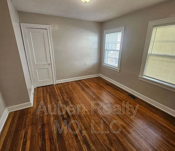 5411 Harrison St #1F — Photo 6