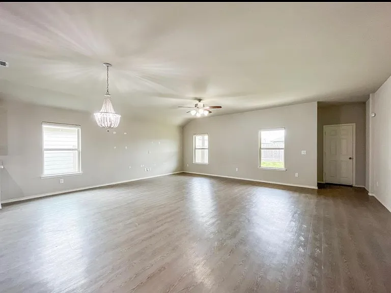 626 E Fairway Lake Dr — Photo 3