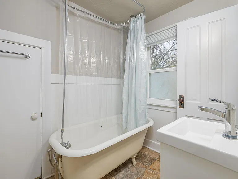 476 Linden St — Photo 7