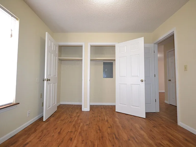 503 Broad St — Photo 4